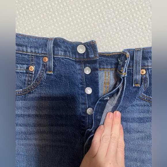 Levi’s denim shorts. Size 30. - Picture 3 of 3